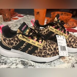 Adidas Girls Size 4 Never Worn!